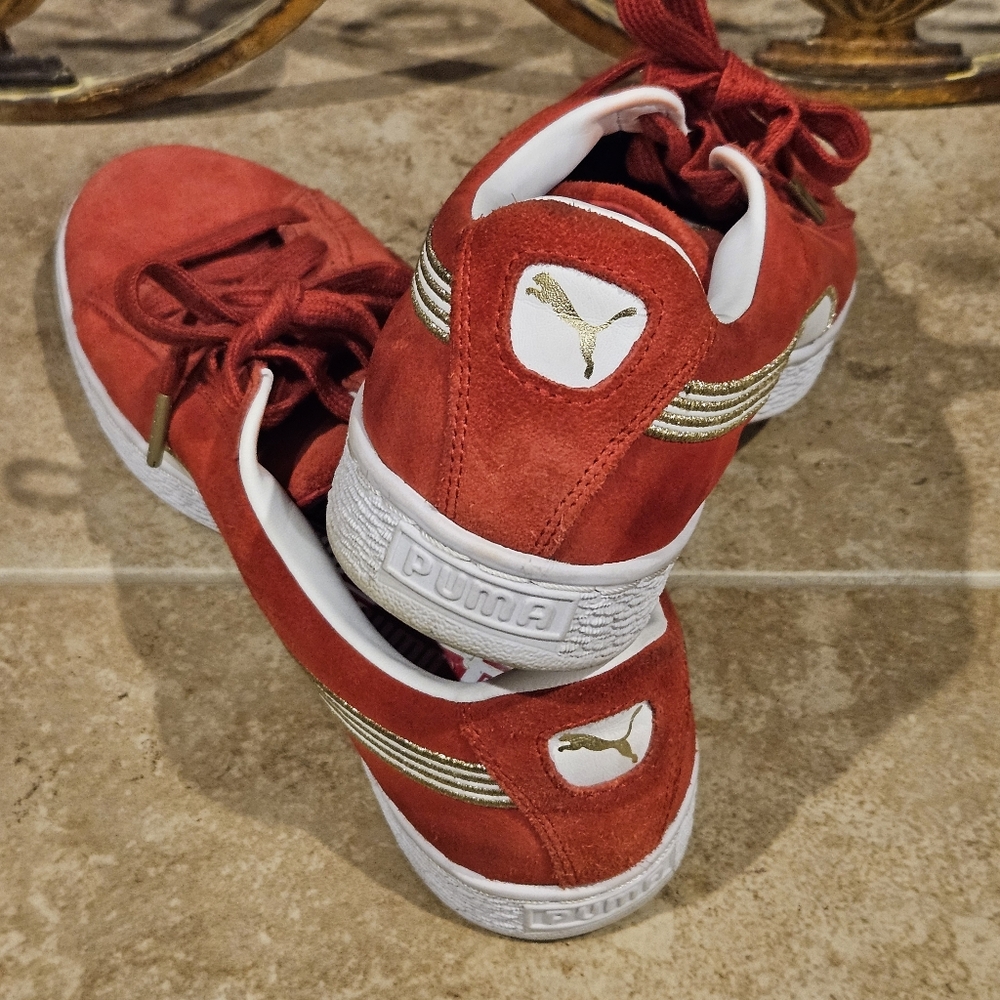 Puma Women' Varsity Suede Sneakers Red With Gold Accents - Size 10 - Picture 4 of 6